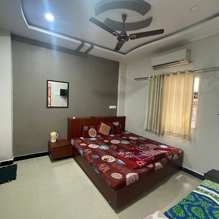 Satguru Guest House Ujjain Exterior photo